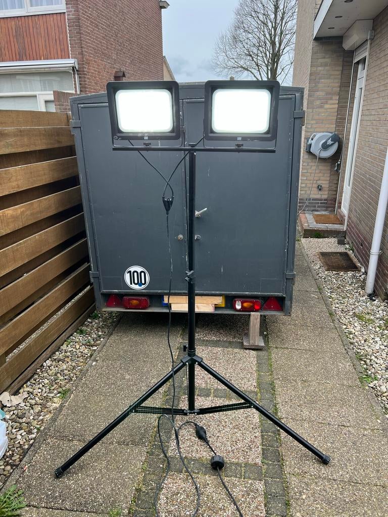 HBM Dubbele LED Bouwlamp 2x150W met Statief, Ophalen of Verzenden, Lamp met armatuur, 200 tot 500 watt, Nieuw