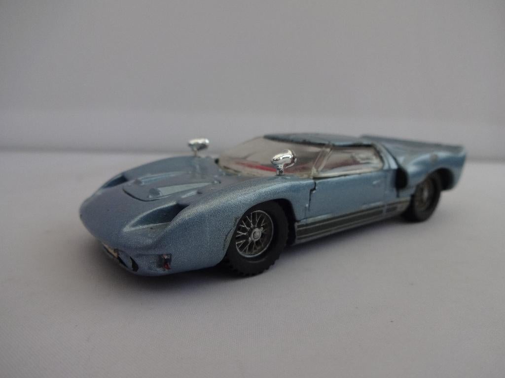 Triumph TR7 FHC Coupé 1975 - Miniature 1/43 Vanguards - Bleu - Corgi VANVA10510