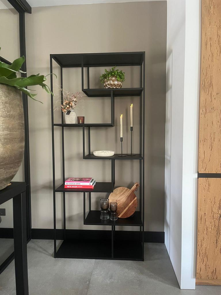Modern zwart metalen open vakkenkast, Huis en Inrichting, Kasten | Boekenkasten, Ophalen, Met plank(en), 50 tot 100 cm, Zo goed als nieuw