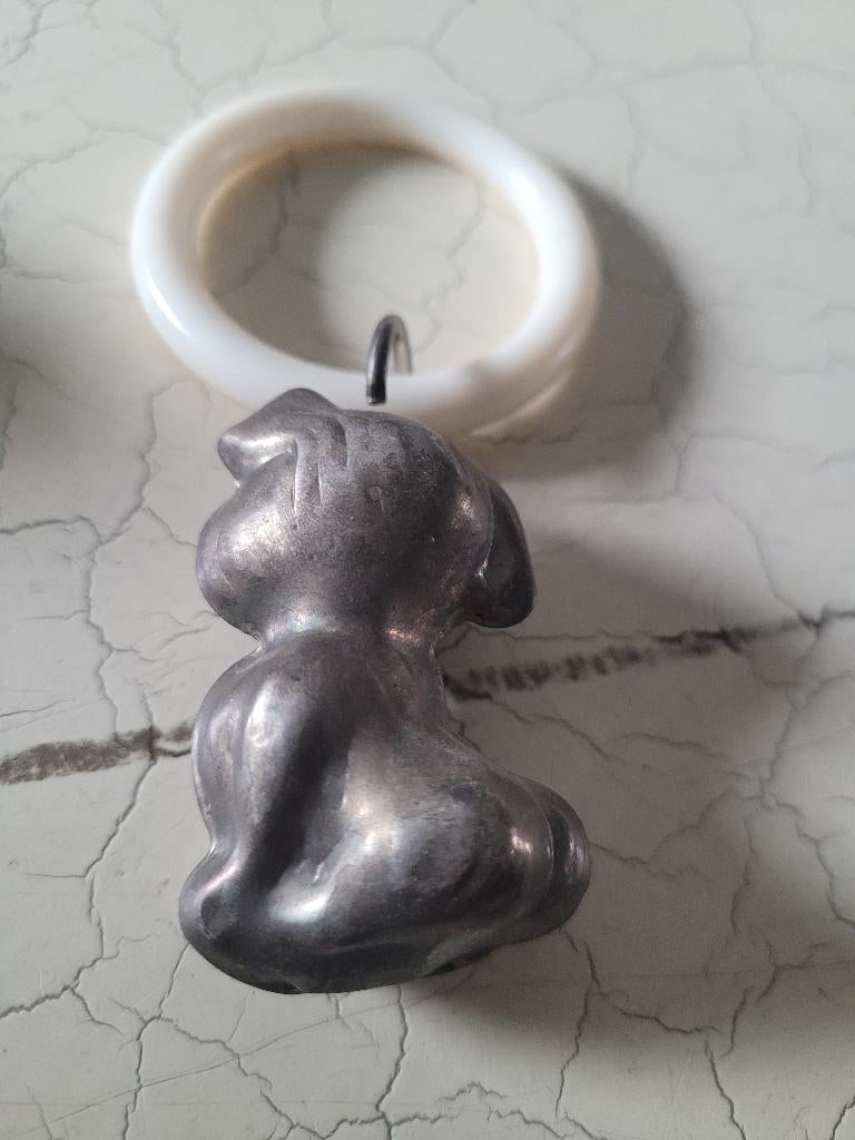 Oude verzilverde bijtring hondje, Antiek en Kunst, Ophalen of Verzenden