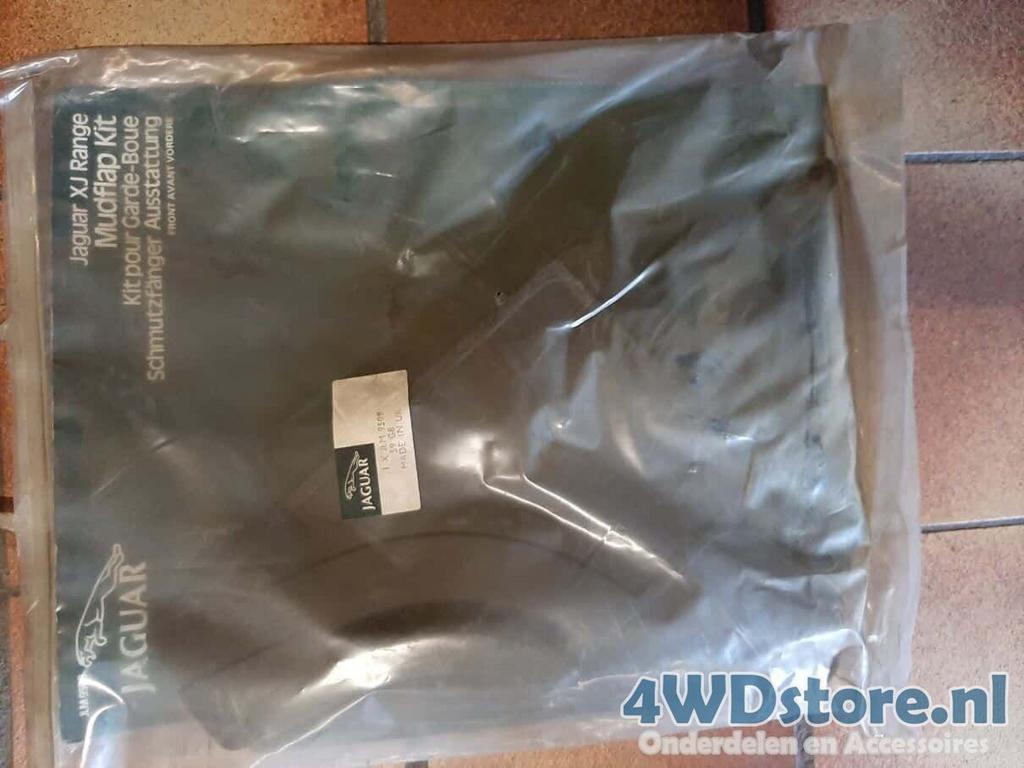Jaguar XJ6 Front Mud Flap Kit 1980 - 1987 Series III JLM9508, -, -, Nieuw, Ophalen of Verzenden