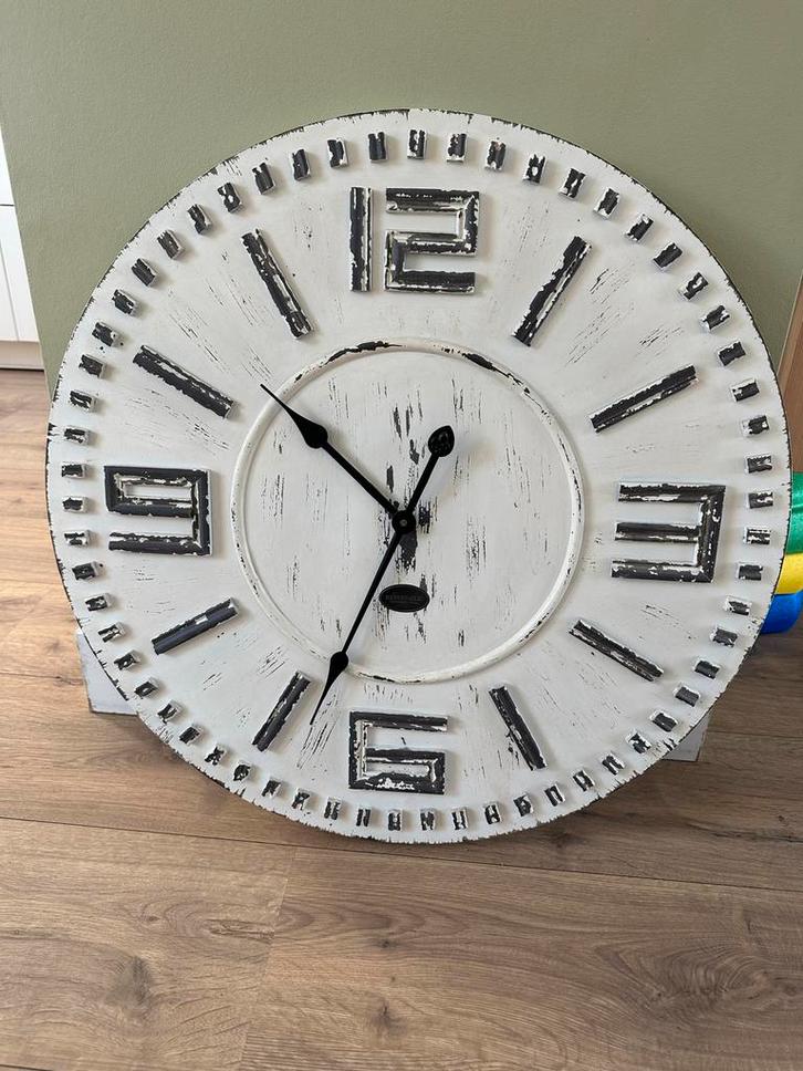 Riverdale Wandklok 70 cm - Stoere Woondecoratie, Huis en Inrichting, Woonaccessoires | Klokken, Zo goed als nieuw, Wandklok, Analoog