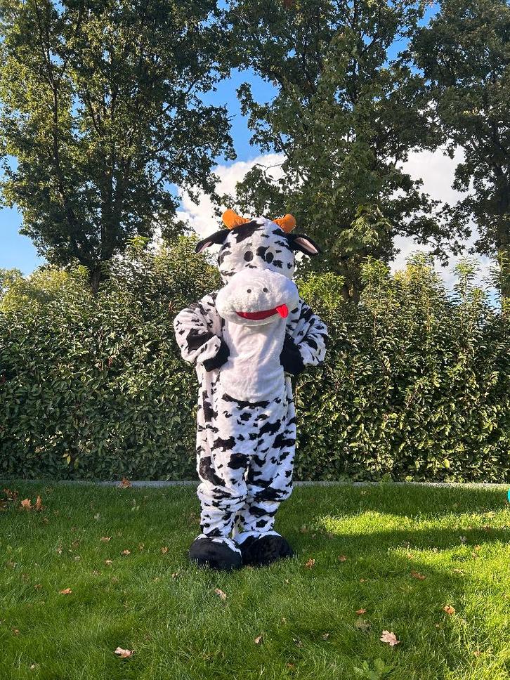 Te Huur: Koe-kostuum, Mascotte, Dieren, Carnaval, Hobby en Vrije tijd, Feestartikelen | Verhuur, Zo goed als nieuw, Overige, Ophalen of Verzenden