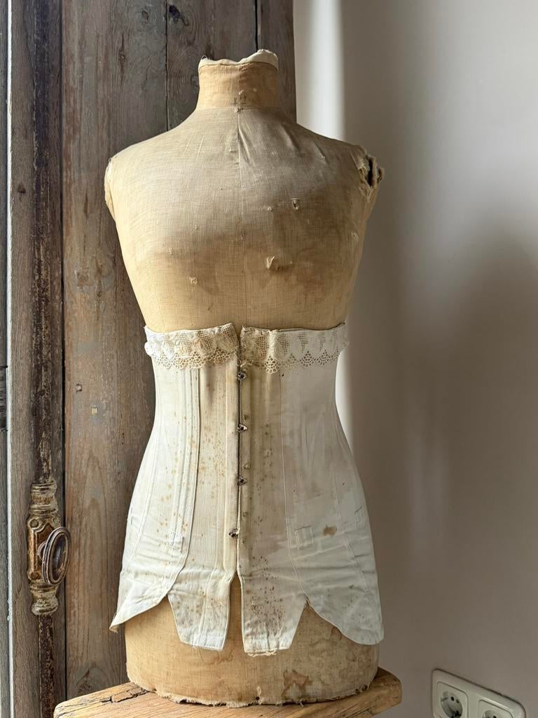 Mooie sleetse paspop met edwardiaans korset, Ophalen of Verzenden