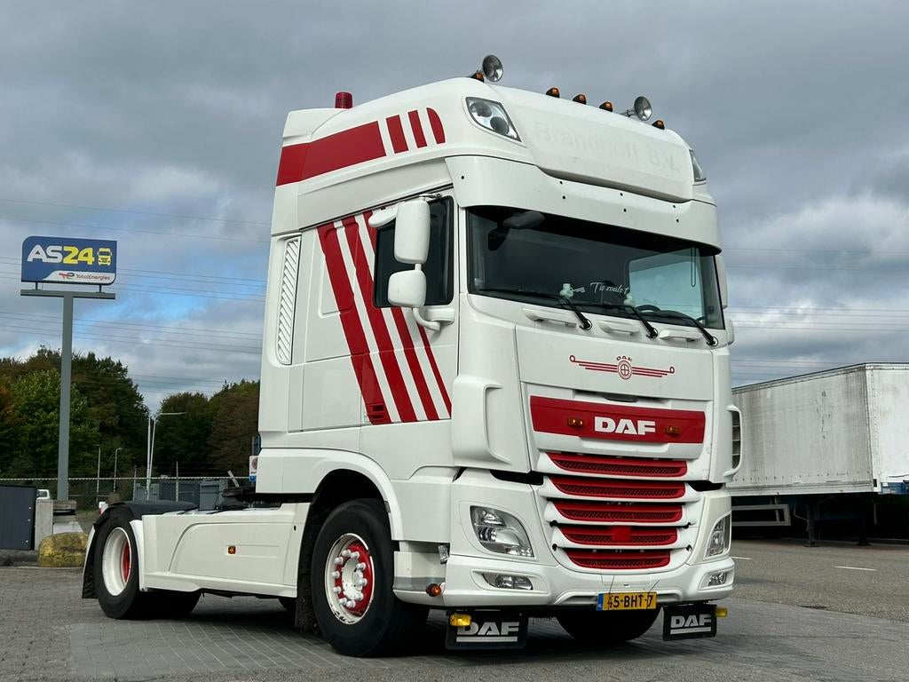 Te huur! Trekkers , trailers , vrachtwagens, Automaat, Euro 6, Diesel, Particulier