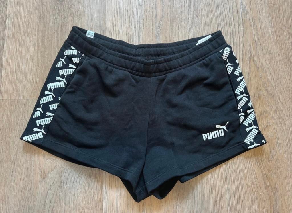 Zwart kort sportbroekje van Puma in maat S, Kleding | Dames, Sportkleding, Ophalen of Verzenden, Zo goed als nieuw, Maat 36 (S)