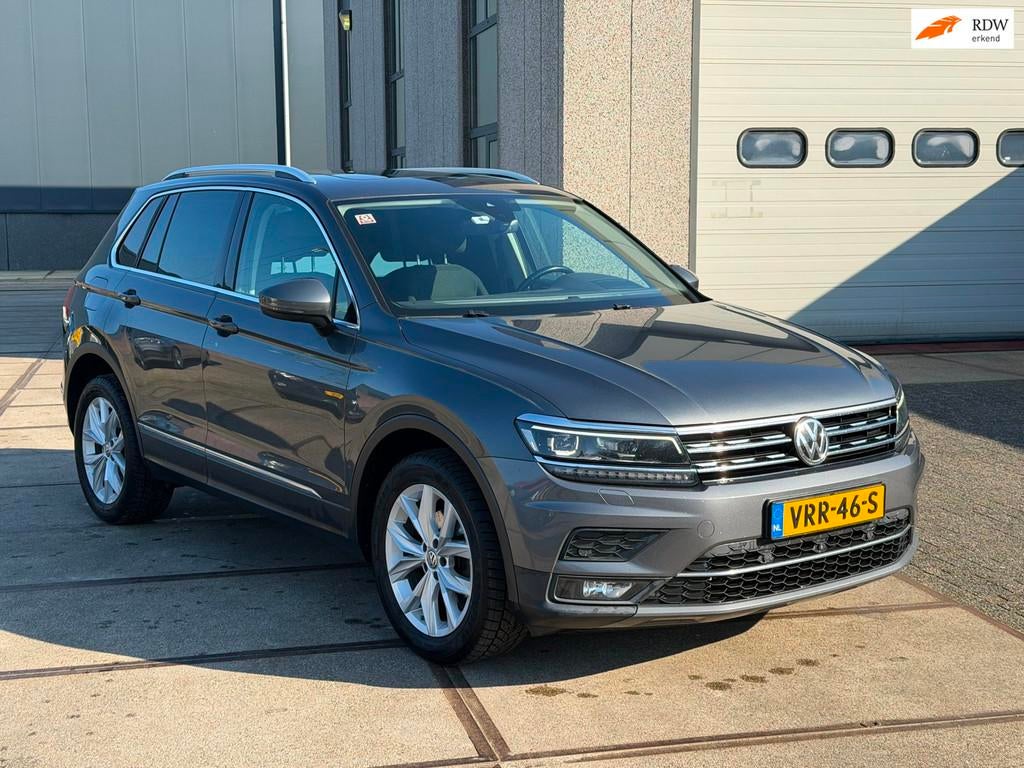 Volkswagen TIGUAN 2.0TDI 4 Motion Aut. Panodak, Xenon, Carpl, Auto's, Bestelauto's, Gebruikt, Euro 6, 4 cilinders, 150 pk
