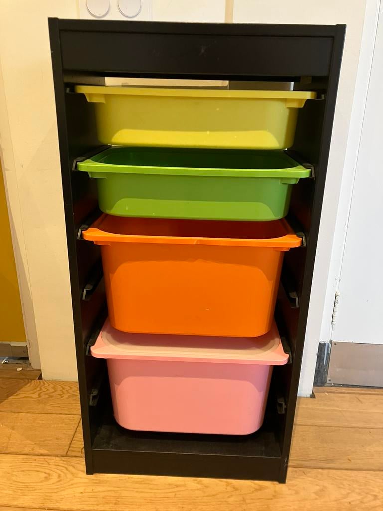 Ikea Trofast kastje, opberger, zwart met gekleurde bakken, Kinderen en Baby's, Kinderkamer | Commodes en Kasten, Ophalen, Gebruikt