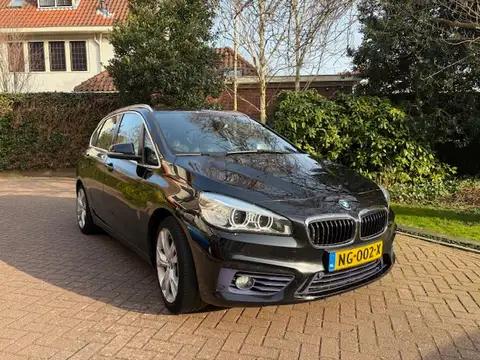 BMW 2-Serie Active Tourer 225xe 224pk Aut 2016 Zwart, Auto's, Automaat, 136 pk, 48 km/l, Zwart