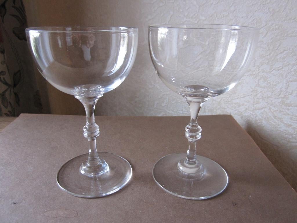 Twee antieke Baccarat kristal witte wijnglazen, Verzenden