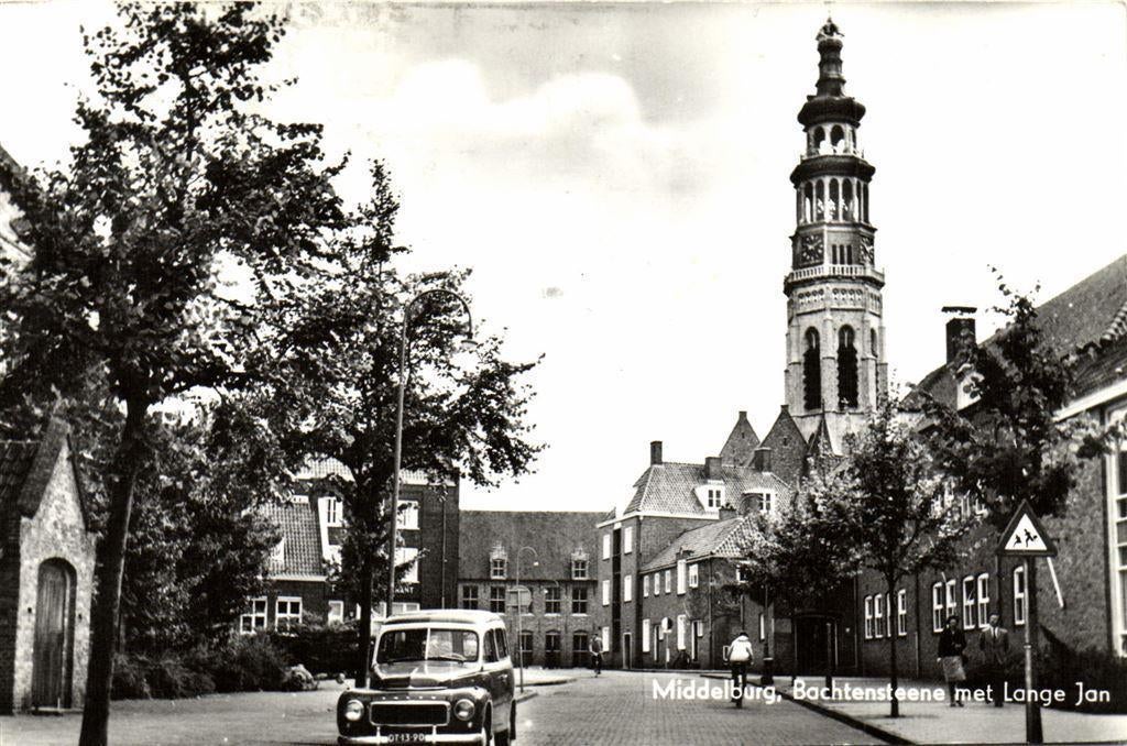 Middelburg, Bachtensteene met Lange Jan - auto volk - 1966 g, Ophalen of Verzenden, Voor 1920, Gelopen, Zeeland