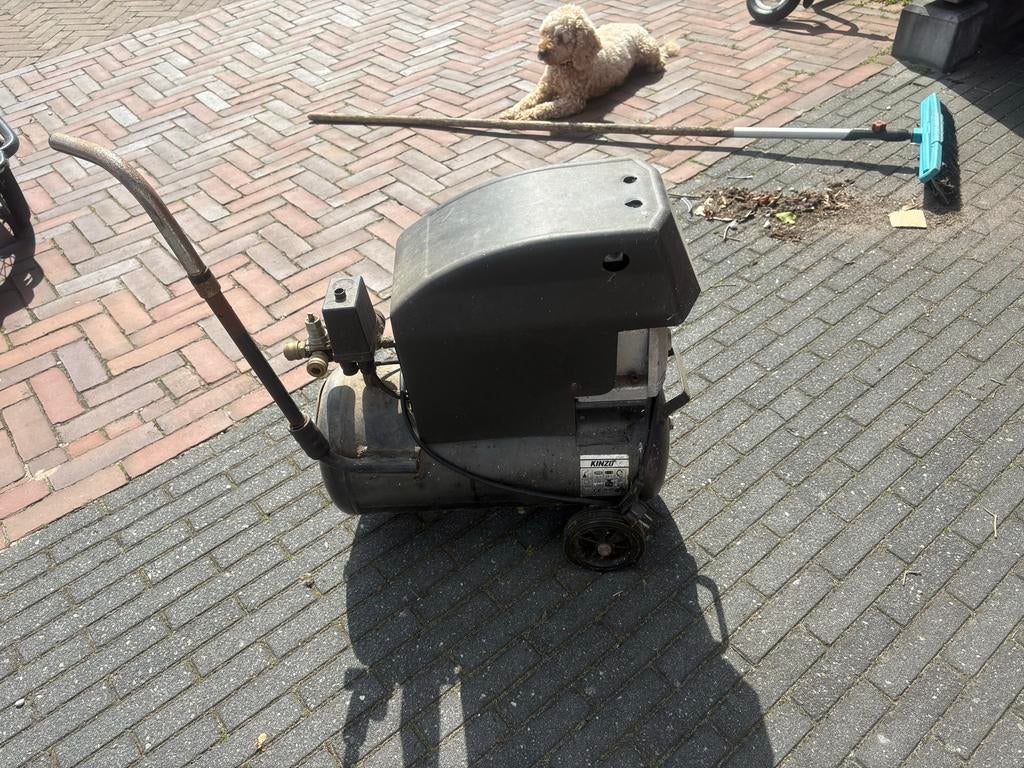Kinzo Compressor 24L - Gebruikt, Doe-het-zelf en Verbouw, Compressors, Ophalen, Gebruikt, 6 tot 10 bar, Minder dan 200 liter/min