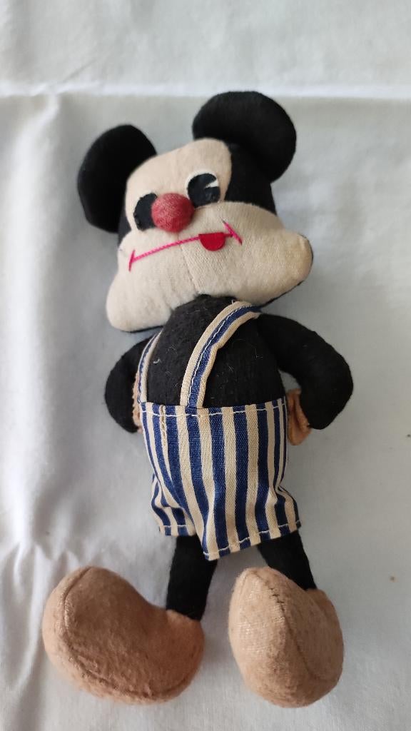 Mickey Mouse, Verzenden