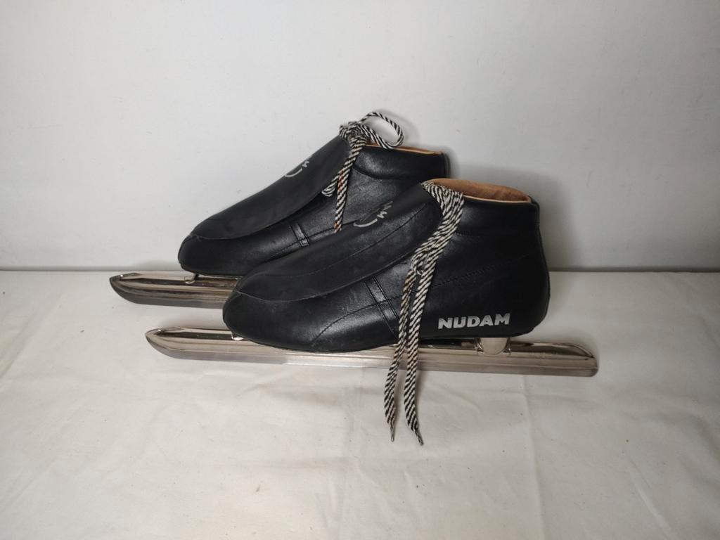 S641 Nijdam Lage Noren maat 43 geslepen, Sport en Fitness, Schaatsen, Gebruikt, Leerdam, Ophalen of Verzenden, Nijdam