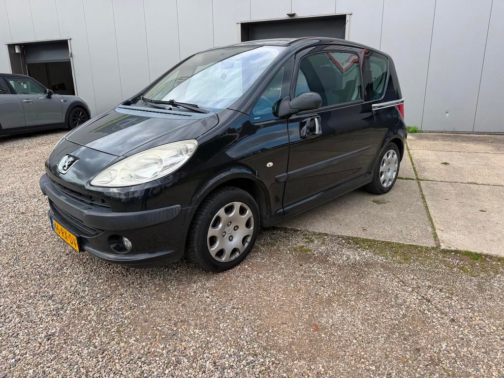 Peugeot 1007 1.4 Gentry met airco, Auto's, Peugeot, Voorwielaandrijving, 4 cilinders, 4 stoelen, Origineel Nederlands