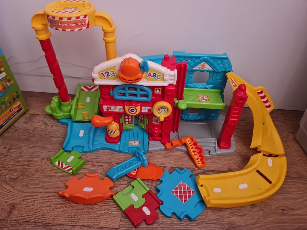 Vtech Toet Toet Auto's Brandweer Kazerne, Kinderen en Baby's, Speelgoed | Vtech, Ophalen of Verzenden, Zo goed als nieuw, 6 maanden tot 2 jaar