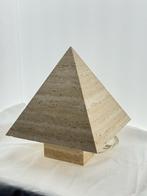 Vintage travertin piramide lamp – jaren 70/80, Overige materialen, Brutalistisch, Ophalen of Verzenden, Zo goed als nieuw