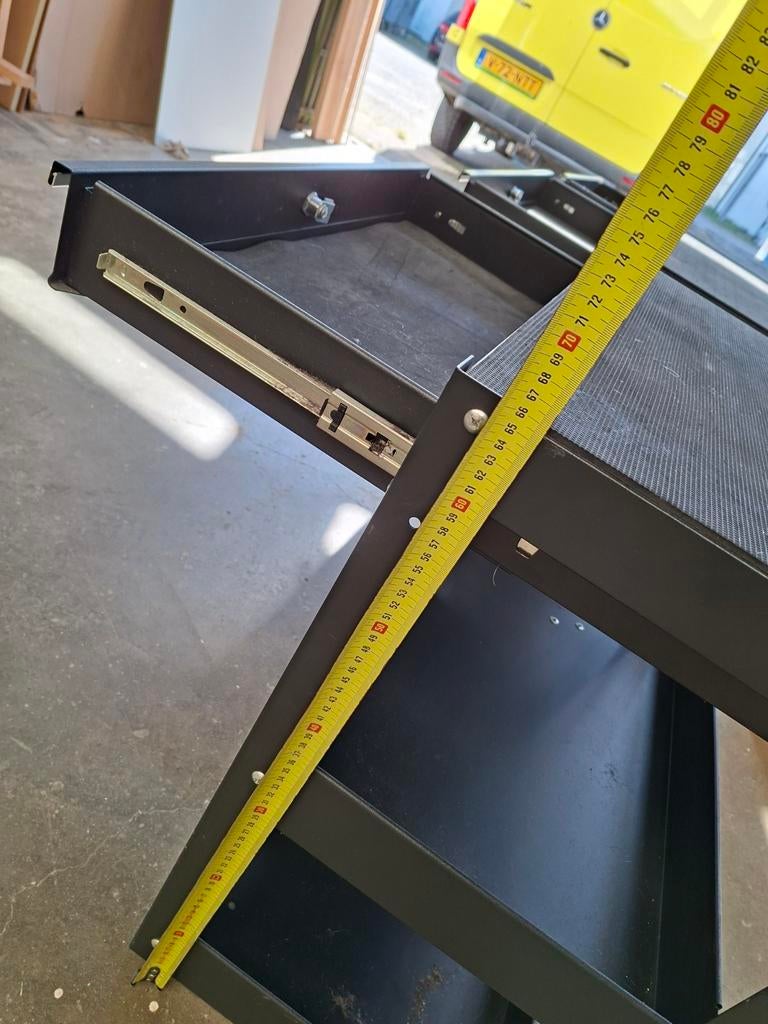 Zwart werkplaats kastje met lade, Huis en Inrichting, Ophalen of Verzenden, Gebruikt