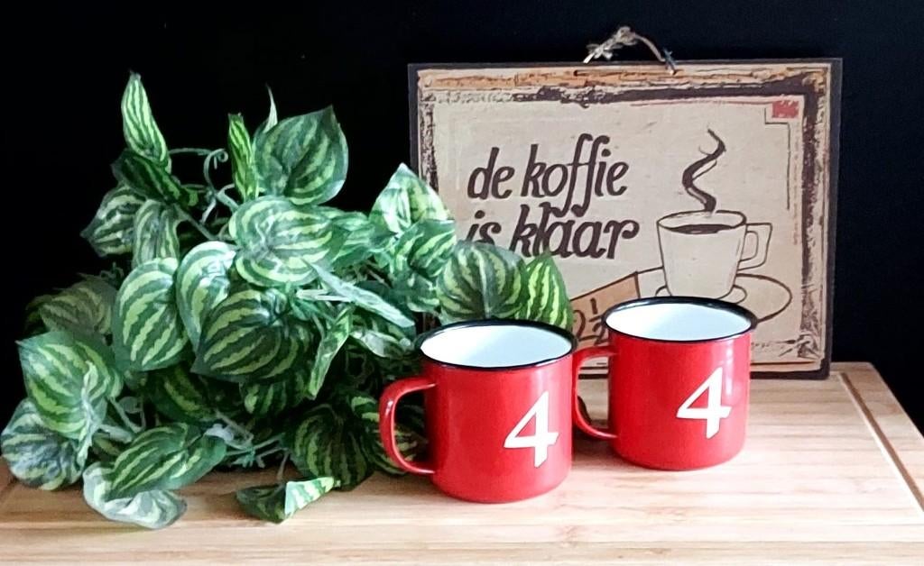 Emaille beker rood met NO 4, Antiek en Kunst, Antiek | Emaille, Ophalen of Verzenden