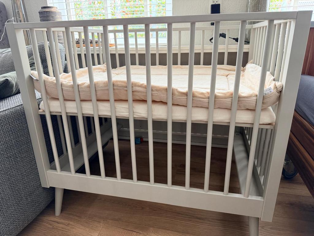 Evy baby Box Mat Oatmeal zgan incl matras & Liefiess kleed, Kinderen en Baby's, Boxen, Ophalen, Zo goed als nieuw, Rechthoekig