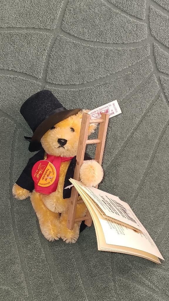 Steiff 030796 teddybeer glücksbringer schoorsteenveger, RichardSteiffstrasse, Steiff, Steiff, Stoffen beer
