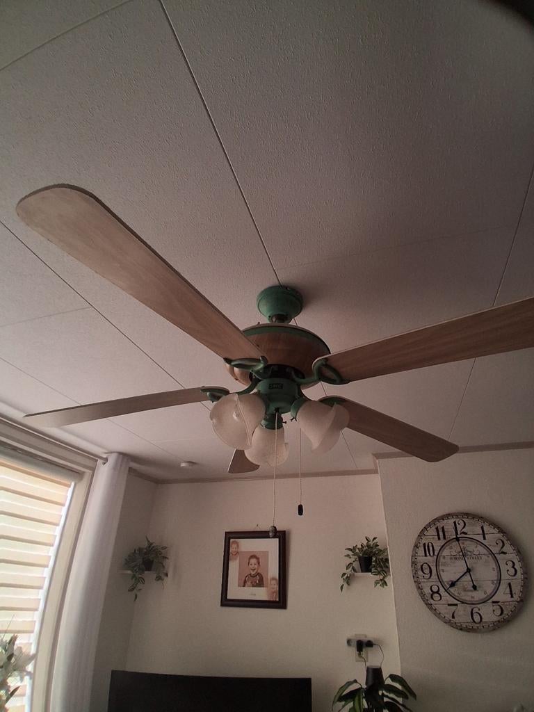 Kleur  lichtbruin  met groene details. Doorsnede 120cm, Ophalen of Verzenden, Zo goed als nieuw, Statiefventilator