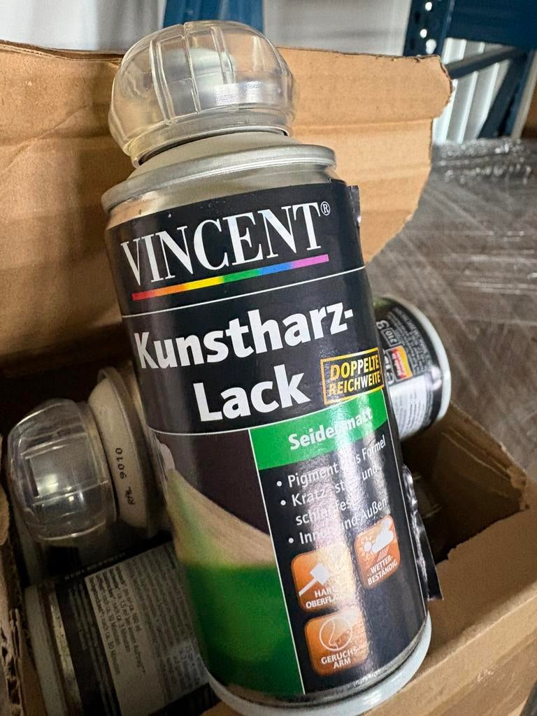 Grote partij 1800 stuks merk spuitbusen van verf en lak, Ophalen, Nieuw