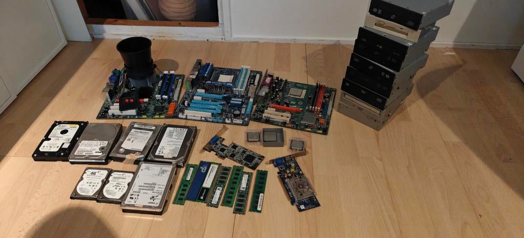 Diverse computeronderdelen: videokaarten, moederborden, CPU, Computers en Software, Overige Computers en Software, Ophalen, Niet werkend