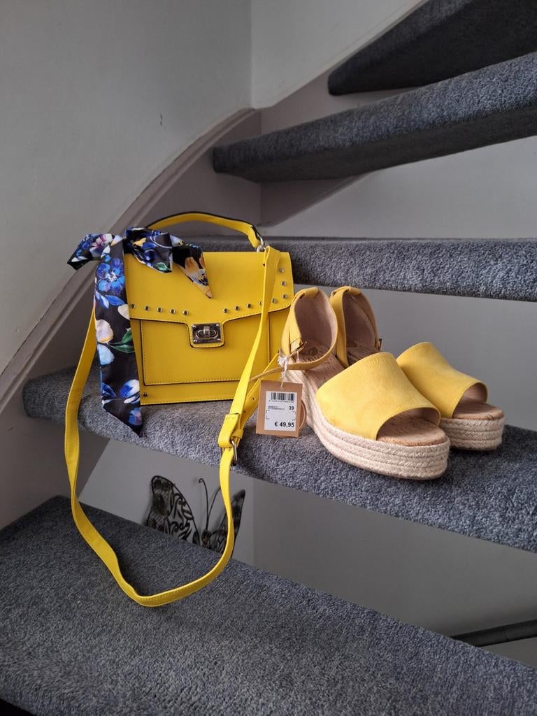 Gele espadrille sandalen maat 39 met bijpassende tas, Sieraden, Tassen en Uiterlijk, Tassen | Damestassen, Ophalen of Verzenden