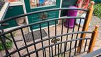 Metalen bedframe met houten palen, Gebruikt, 90 cm, Eenpersoons, Zwart