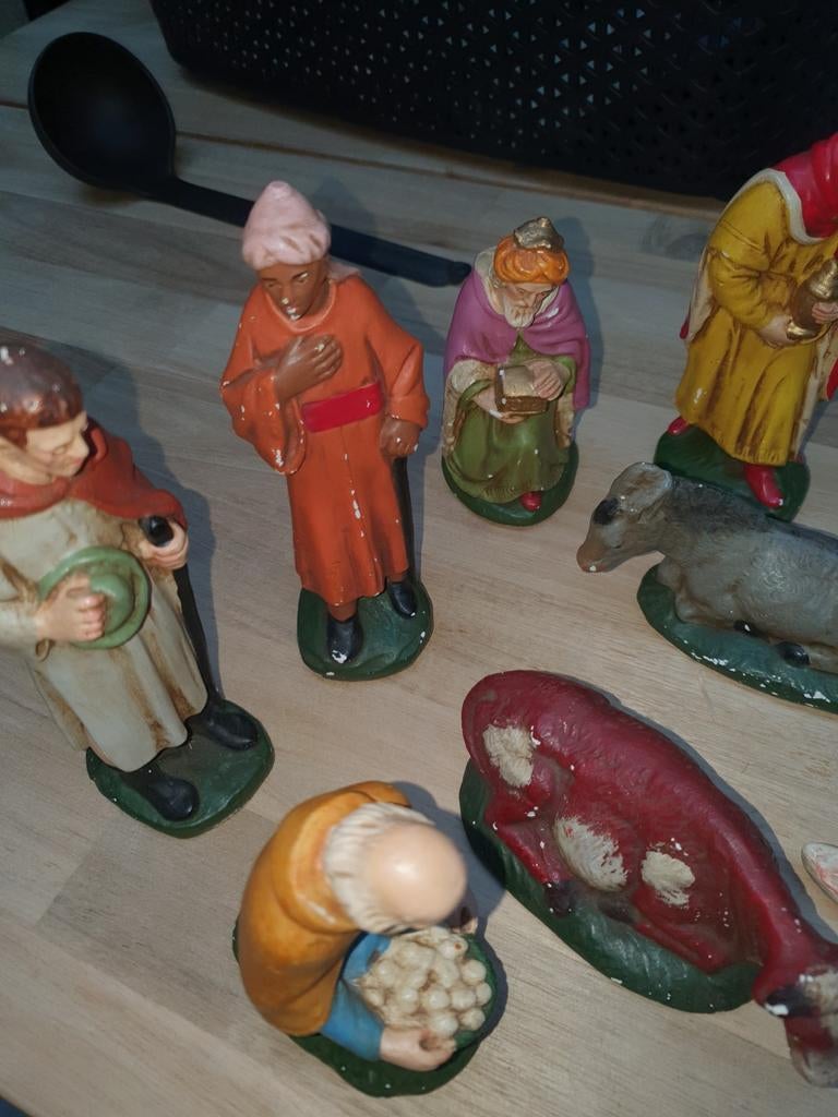 Restaurateur gipsen beeldjes, Ophalen