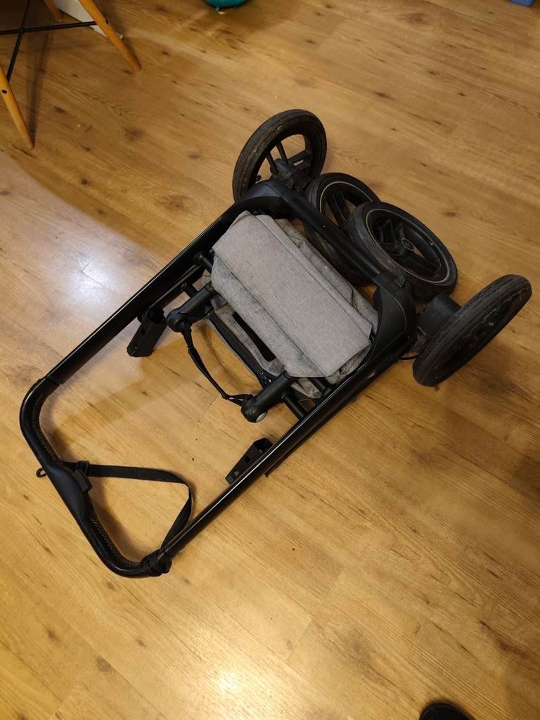 Dubatti One COMPLEET - met autostoeltje en accessoires, Ophalen, Gebruikt, Overige merken, Luchtbanden