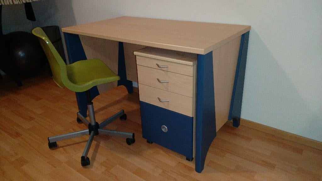 Bureau met ladekast, stoel en banken, Gebruikt, 120 cm, Hout, 67 cm