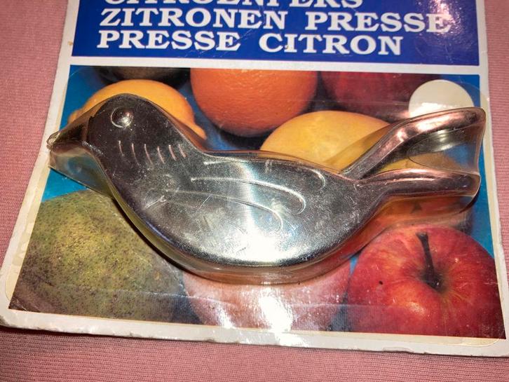 Nieuwe in originele verpakking citroenpers vogel metaal, Antiek en Kunst, Curiosa en Brocante, Verzenden