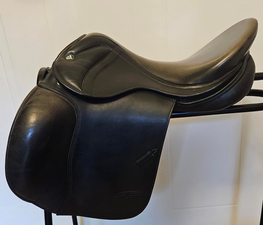 Prestige GP2 veelzijdigheidszadel 17 inch + springsingel, Ophalen of Verzenden, Springen