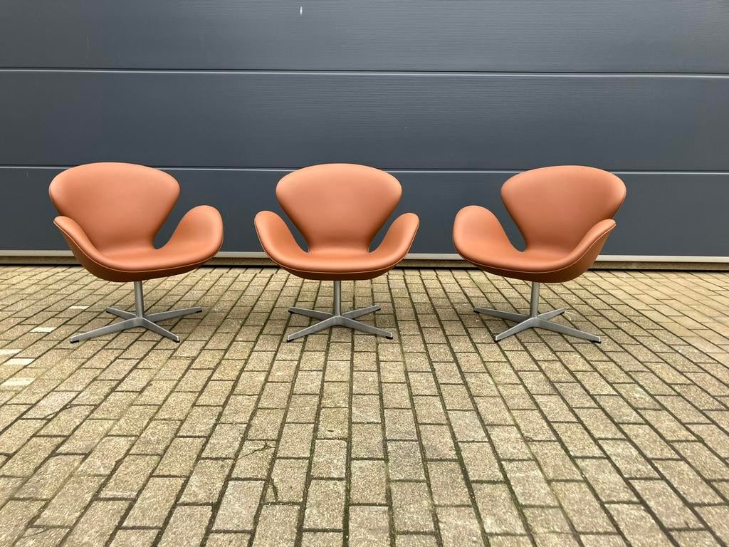 3x Fritz Hansen Swan chair Cognac leder, NIEUWstaat!!, Ophalen of Verzenden, Zo goed als nieuw, 50 tot 75 cm, Knoll vitra elda b&b italia sede cassina artifort togo leolux