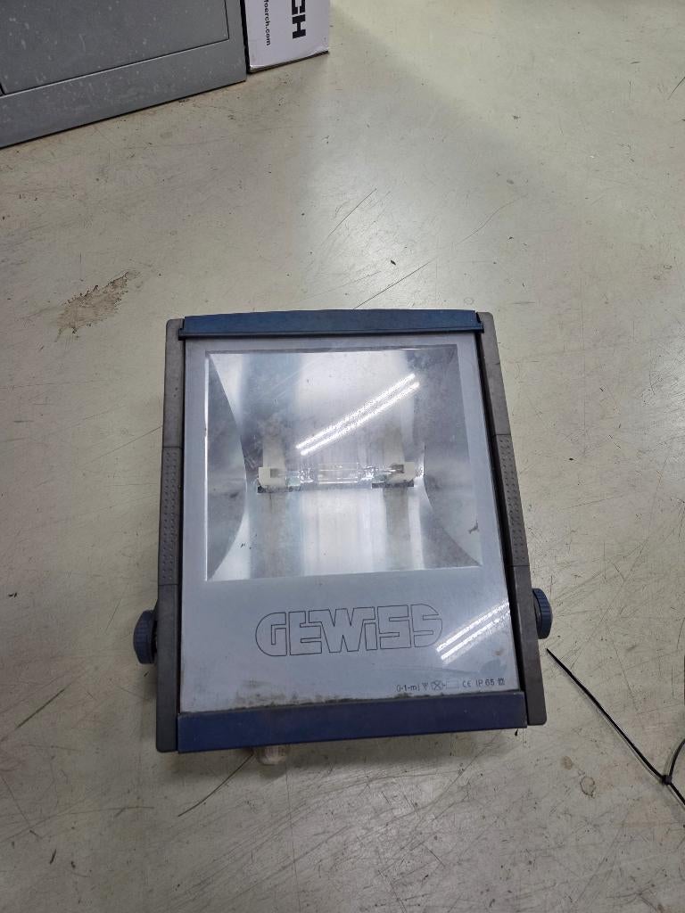 Gasontladingslamp 2 stuks 150W, Ophalen, Gebruikt, 50 tot 200 watt, Lamp met armatuur