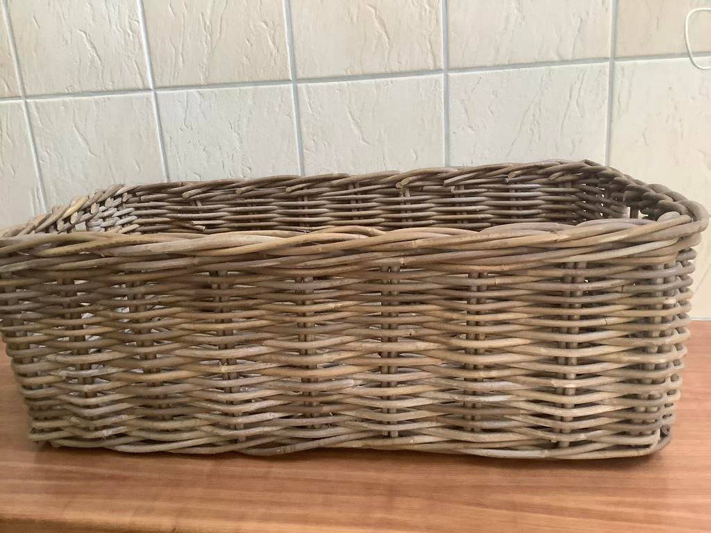Gevlochten rieten mand - Rechthoekig, Huis en Inrichting, Ophalen, Gebruikt, Mand, Riet