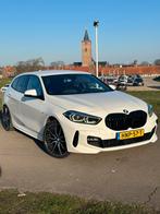 BMW 118i M Sport Automaat 2022 | Dealeronderhouden | 136 pk, 136 pk, Leder en Stof, Wit, Particulier