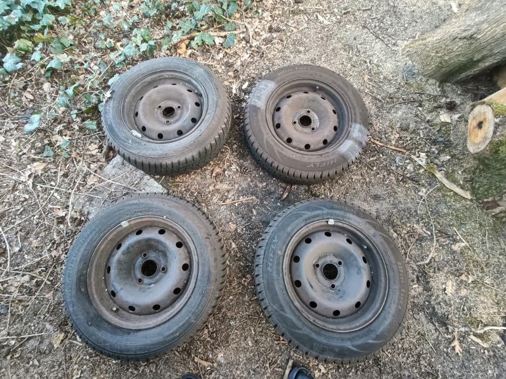 Peugot 106 banden met velgen bj 2000 3 bouts, Ophalen, Gebruikt, Peugeot