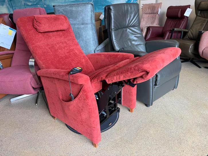 Fitform sta op stoel relax fauteuil op draaivoet 3 motoren, Diversen, Verpleegmiddelen, Zo goed als nieuw, Ophalen of Verzenden