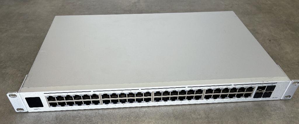 Ubiquiti UniFi USW-Pro-48 Switch, Computers en Software, Netwerk switches, Ophalen of Verzenden, Gebruikt
