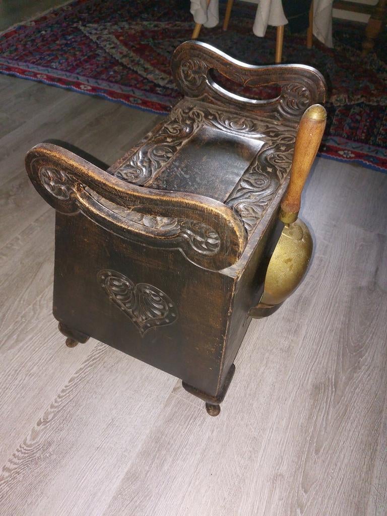 Antieke kolenkit met schep, Ophalen