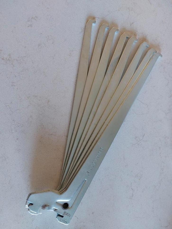 2 Rails van 2 m met 8 plankdragers voor wandplanken, nieuw, Huis en Inrichting, Woonaccessoires | Wandplanken en Boekenplanken