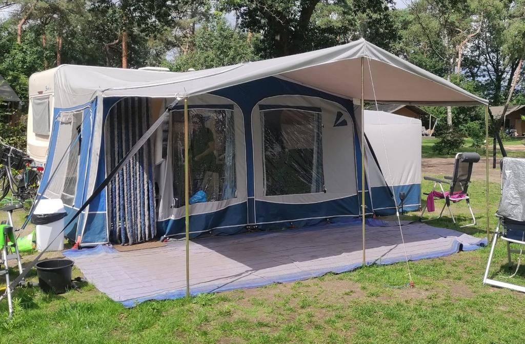 Caravelair Bamba Luxe stapelbed met voortent en uitbouw, Koelkast, Treinzit, Particulier, 500 - 750 kg