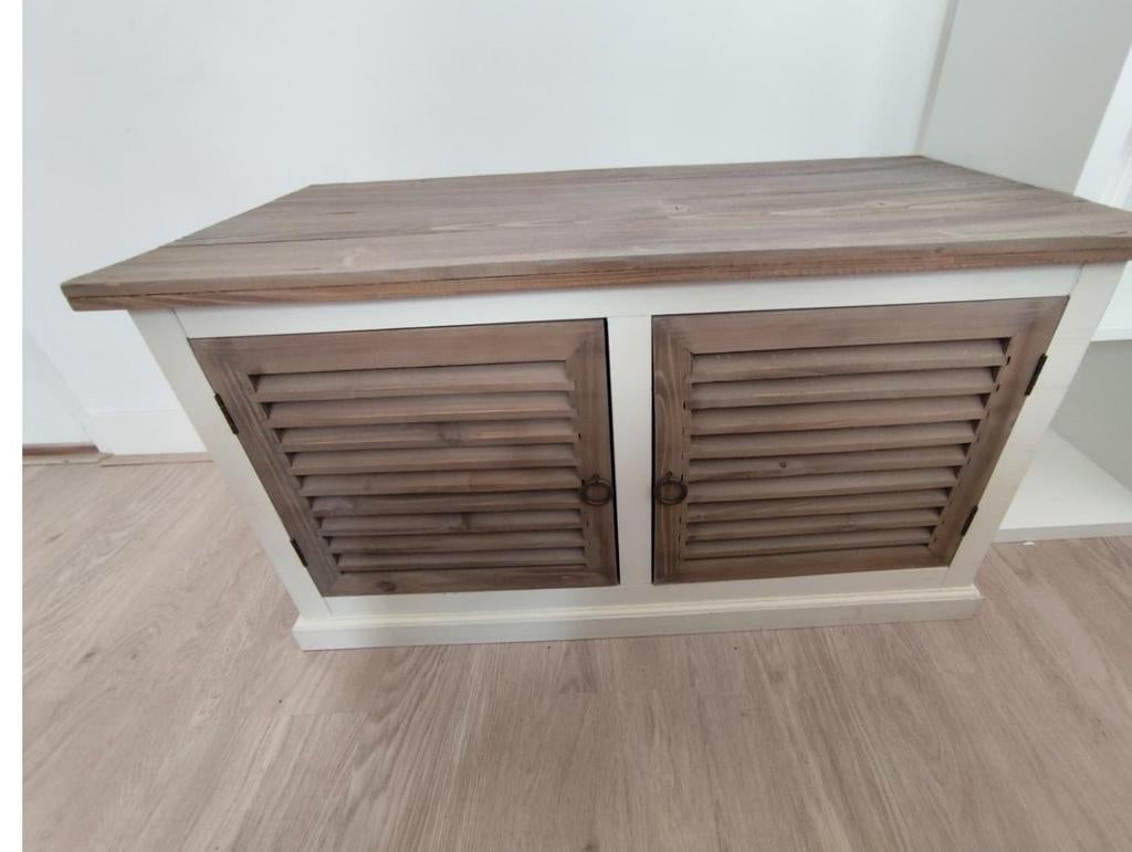 Kastje met louvre deurtjes, Ophalen of Verzenden