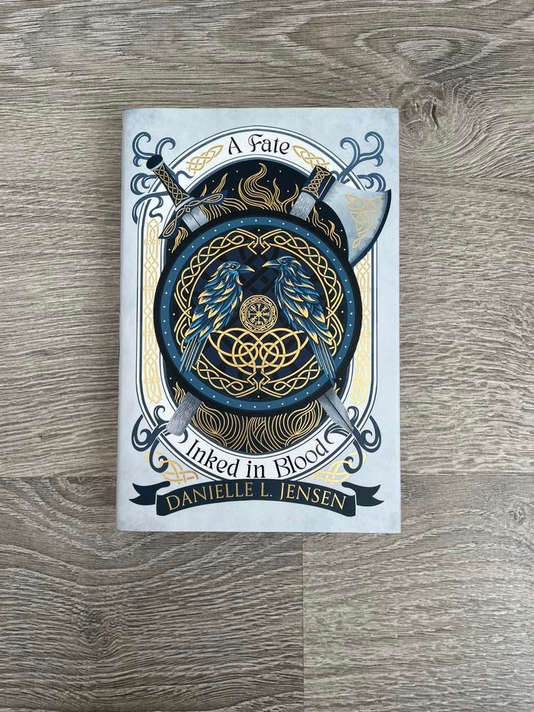 A Fate Inked in Blood - Fairyloot edition, Boeken, Ophalen of Verzenden, Zo goed als nieuw