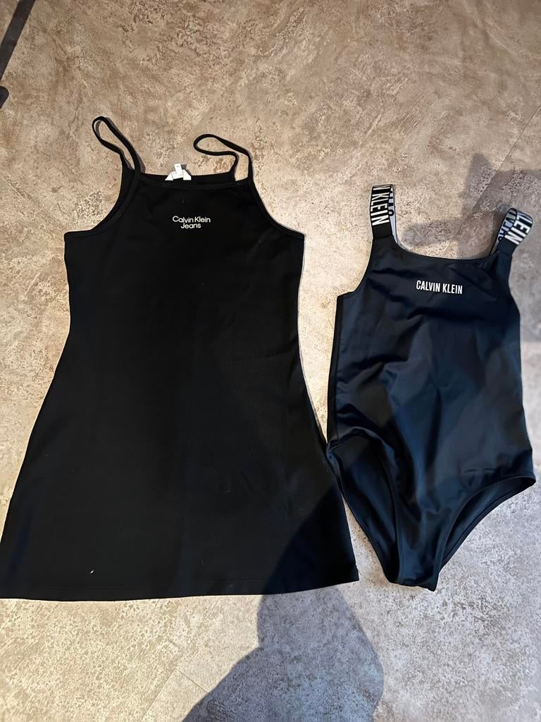 Calvin klein badpak en jurk maat 164 zgan, Kinderen en Baby's, Kinderkleding | Kinder-zwemkleding, Meisje, Badpak, Zo goed als nieuw