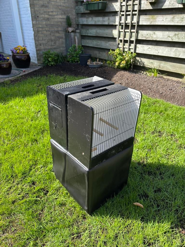 Tentoonstelling kooien, Dieren en Toebehoren, Vogels | Hokken en Kooien, Ophalen of Verzenden, Zo goed als nieuw, Hout, Vogelkooi