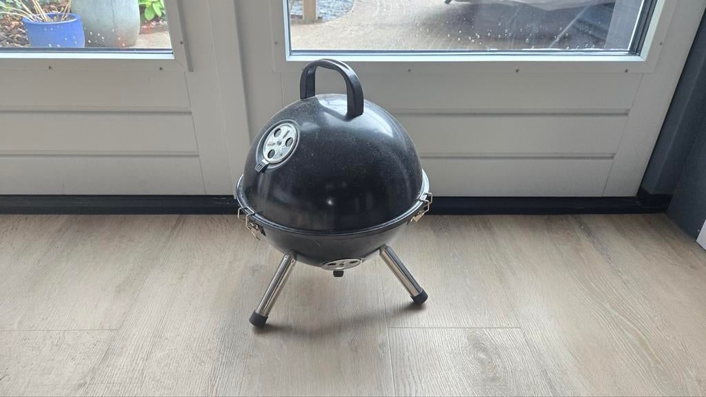 Compacte Gusta kolenbarbecue - Ideaal voor vakantie!, Tuin en Terras, Houtskoolbarbecues, Ophalen of Verzenden, Gebruikt, Gusta